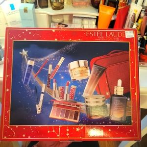 NIB 2023 Estee Lauder Gift Set